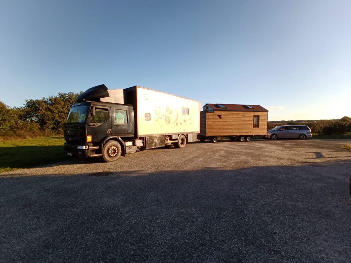 Totoro, notre camion et Lagom, notre Tiny House autoconstruite Autoconstruction tiny house sur remorque